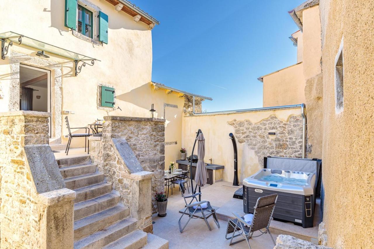 Casa Amelia In Pićan מראה חיצוני תמונה